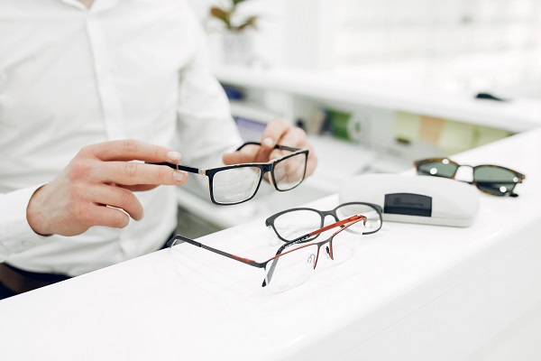 Scopri il miglior servizio ottico a Parabiago: professionalità e qualità presso Ottica Toja