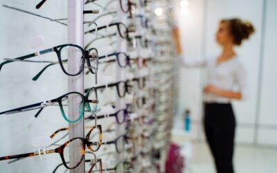 Materiali per montature: titanio, acetato, legno – quale scegliere?